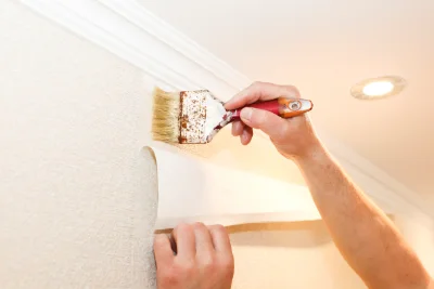 Pose de papier peint à Sénergues — revêtements muraux et toiles de verre